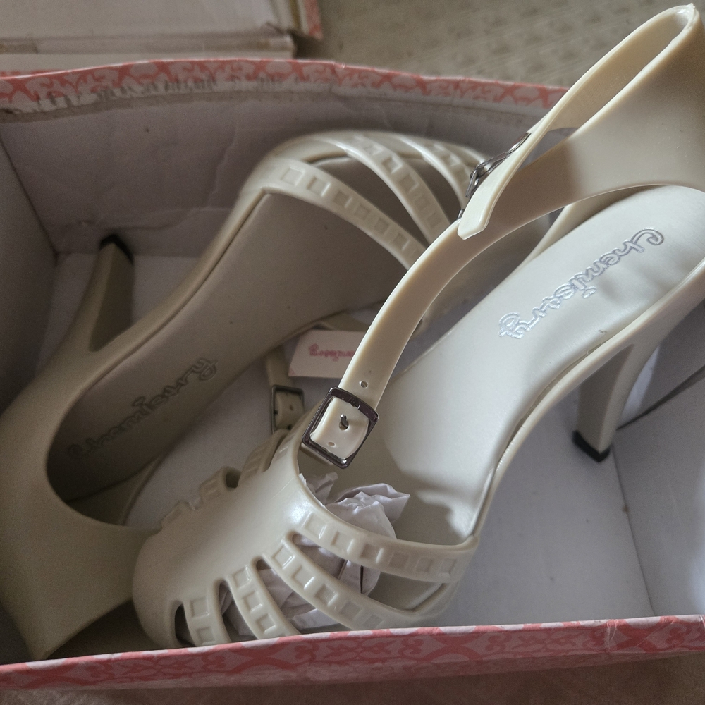 Women's Cream Size 6 Heels